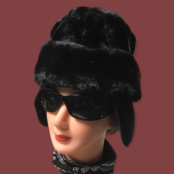 Faux fur Russian style winter trapper hat with retractable padded ear flaps. - Picture 4 of 4